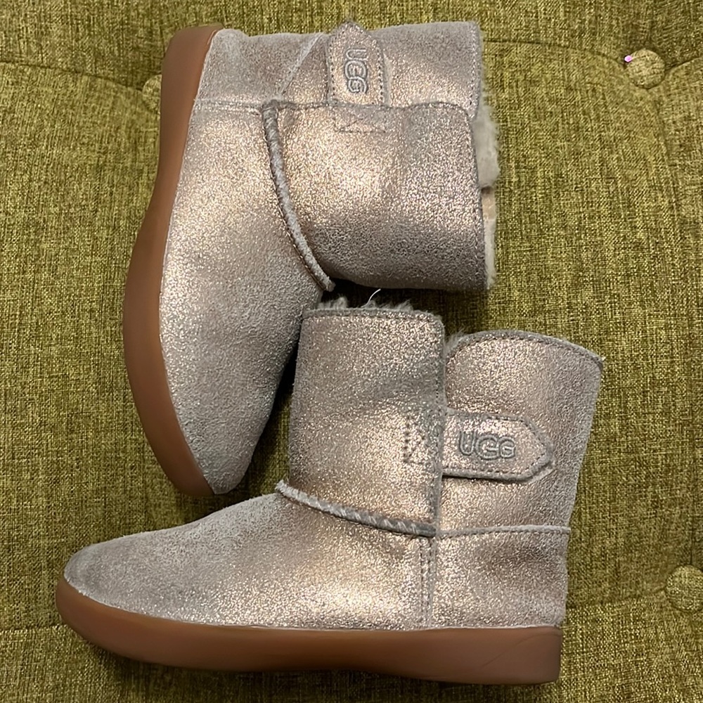GIRLS UGG BOOTS
